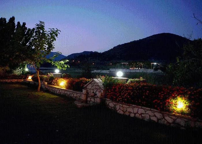 招待所 The Garden's 3*