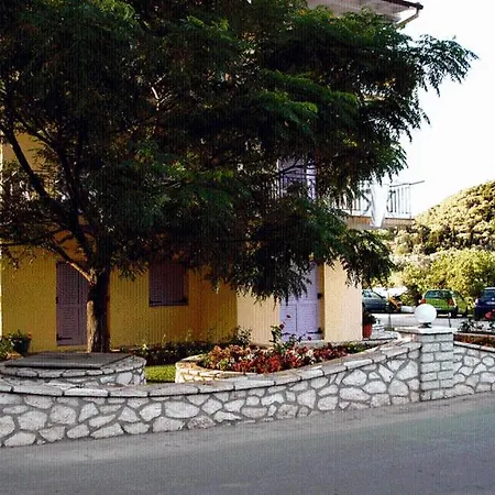 The Garden's Studios 3*